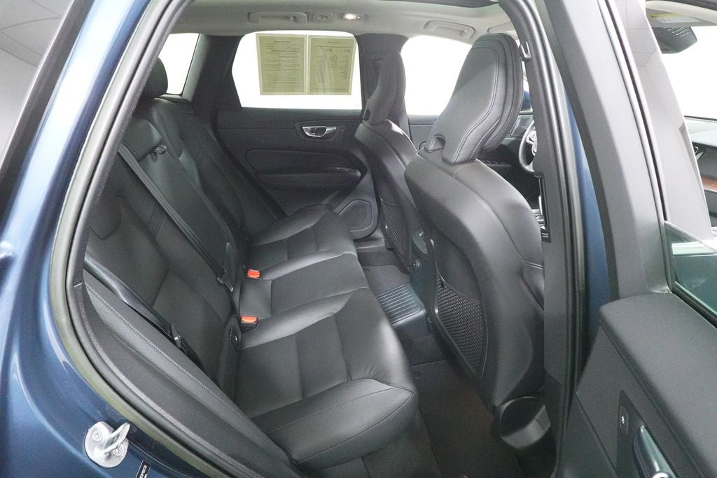 2023 Volvo XC60 Recharge Plug-In Hybrid T8 Plus Bright Theme