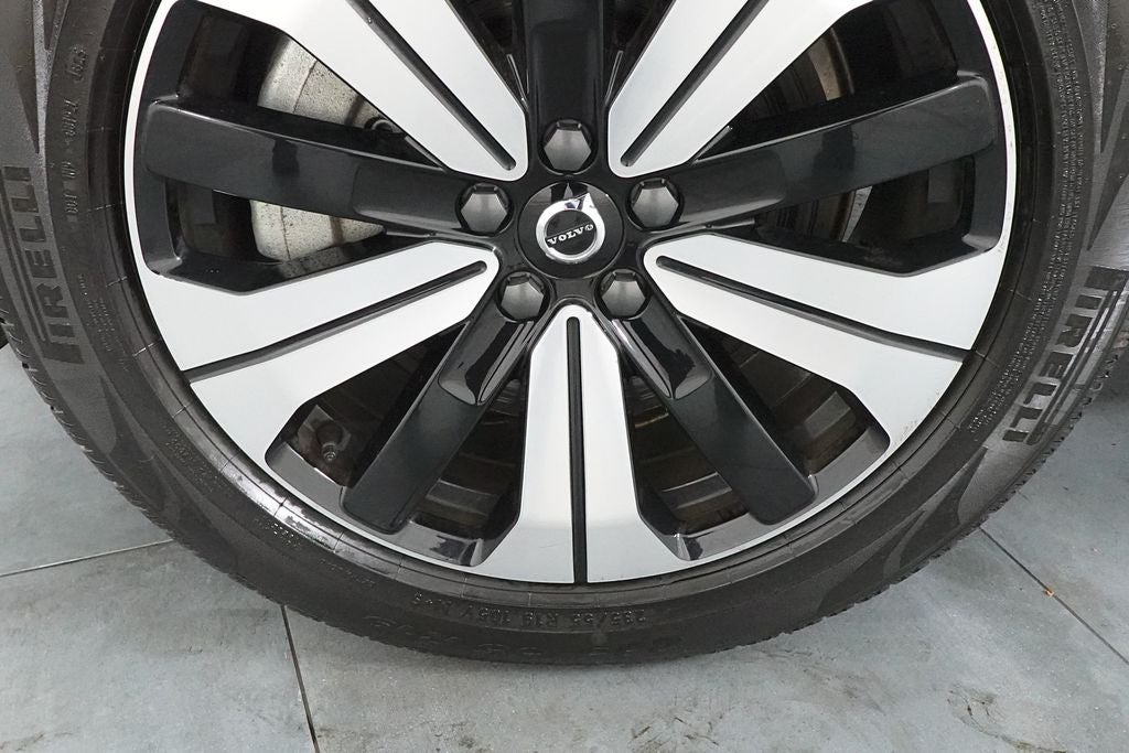 2023 Volvo XC60 Recharge Plug-In Hybrid T8 Plus Bright Theme