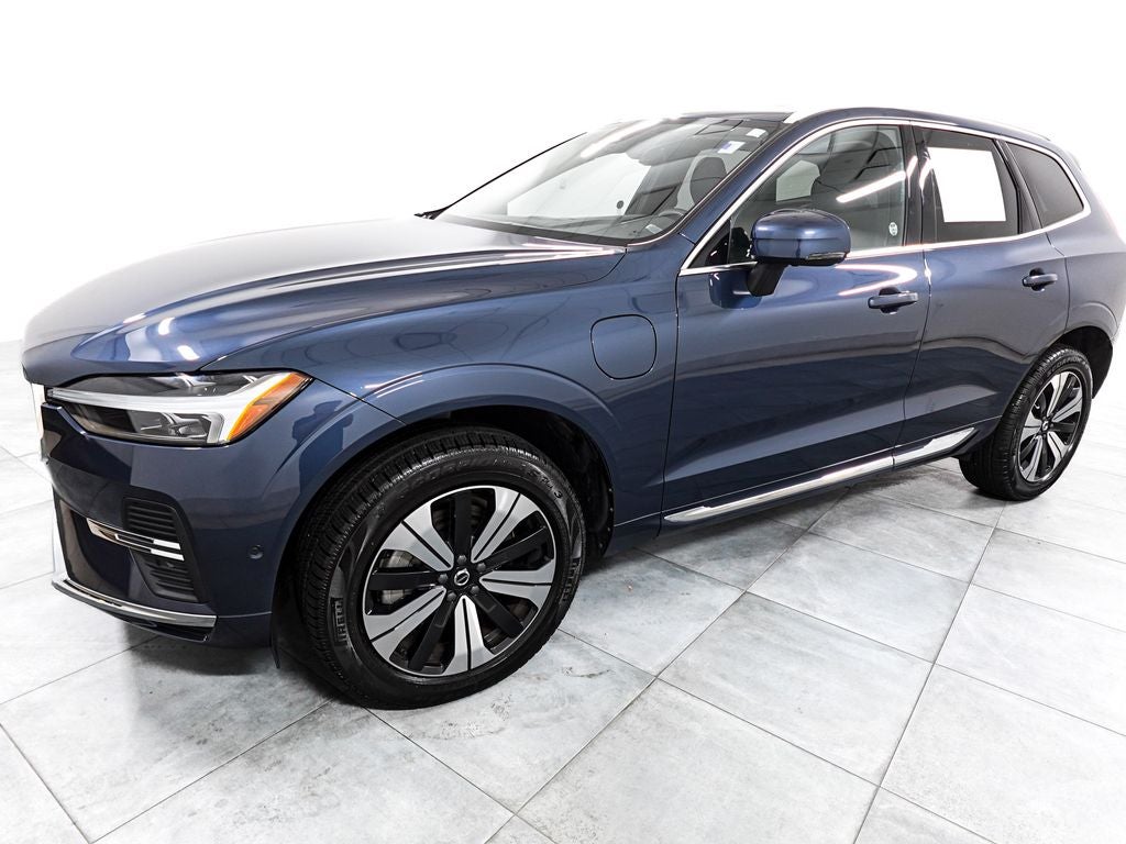 2023 Volvo XC60 Recharge Plug-In Hybrid T8 Plus Bright Theme