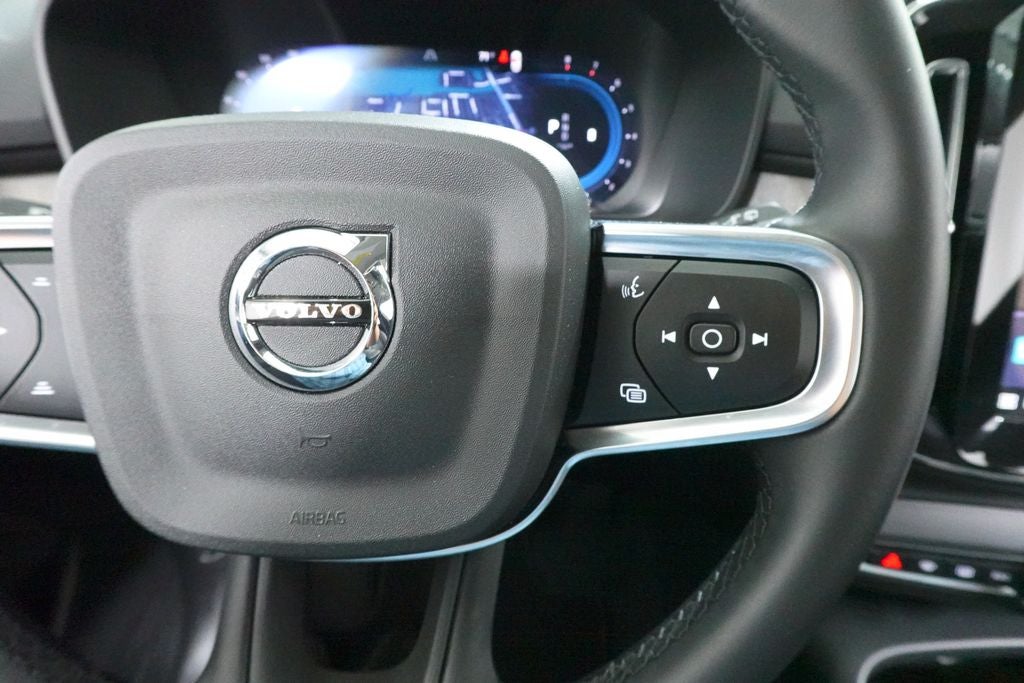 2025 Volvo XC40 B5 Core