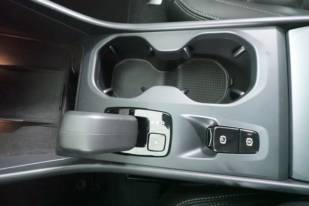 2025 Volvo XC40 B5 Core
