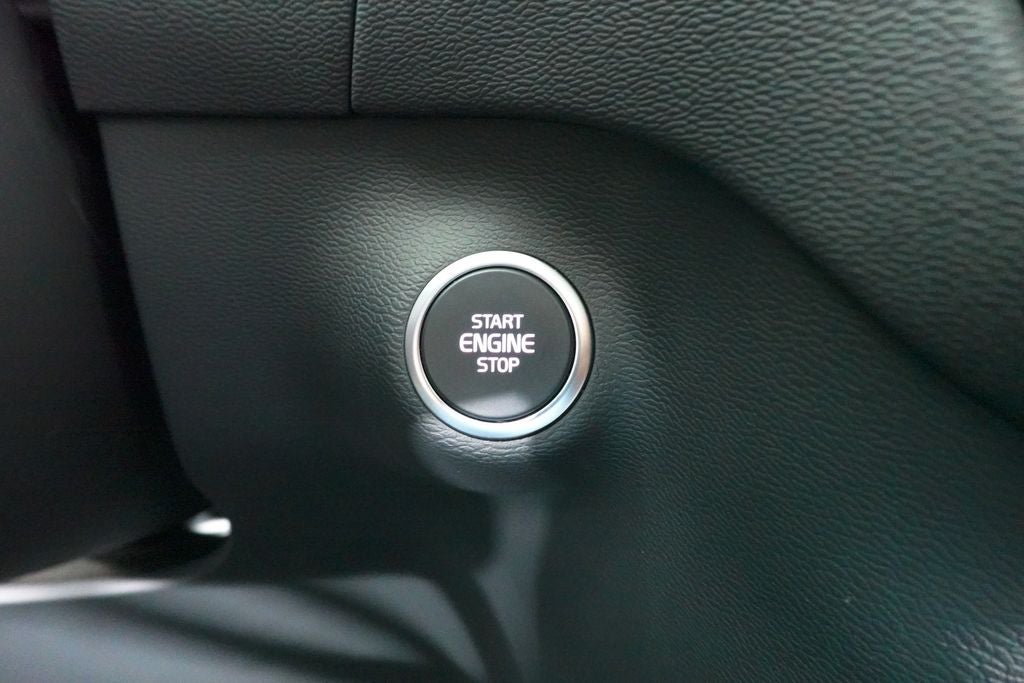 2025 Volvo XC40 B5 Core