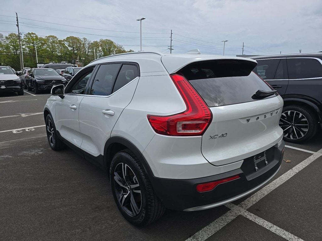 2025 Volvo XC40 B5 Core