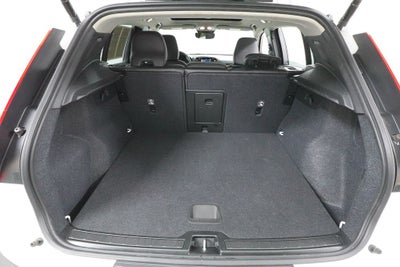 2025 Volvo XC40 B5 Core