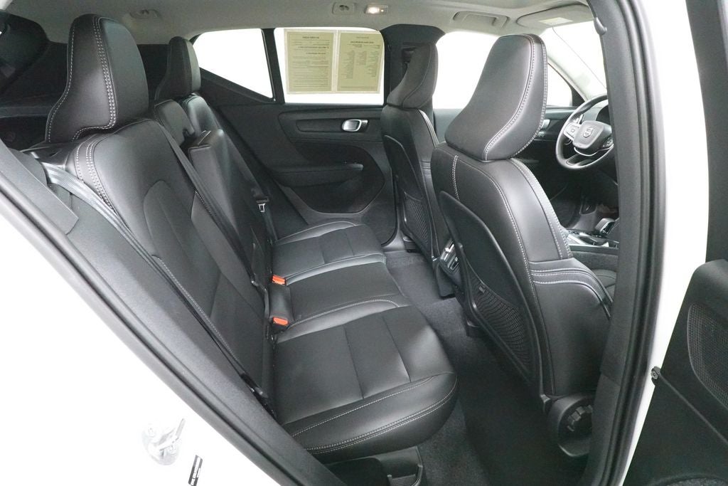 2025 Volvo XC40 B5 Core
