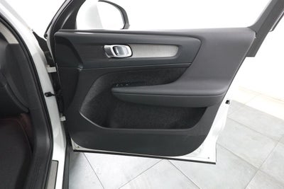 2025 Volvo XC40 B5 Core