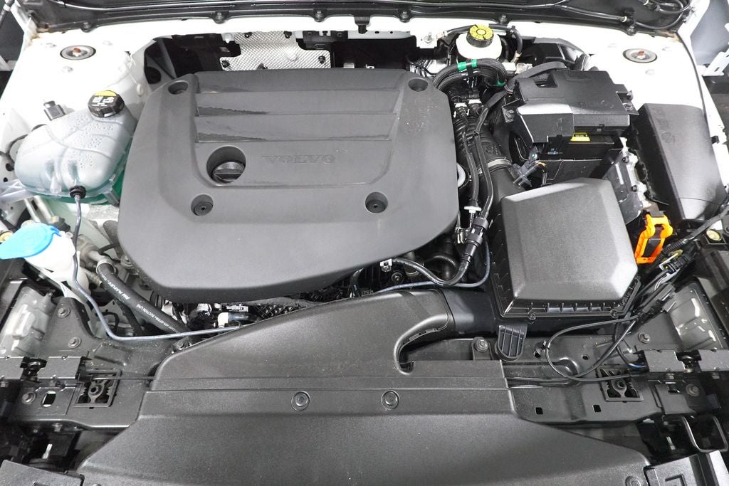 2025 Volvo XC40 B5 Core