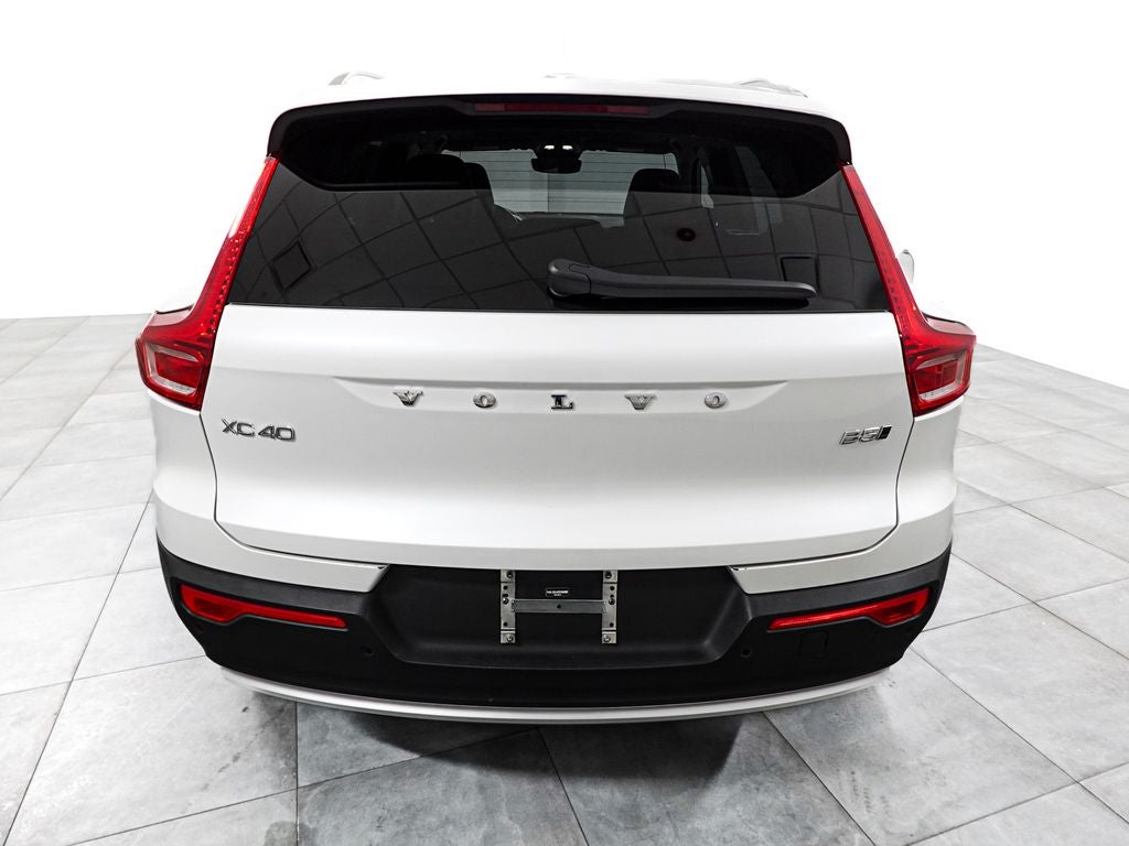 2025 Volvo XC40 B5 Core